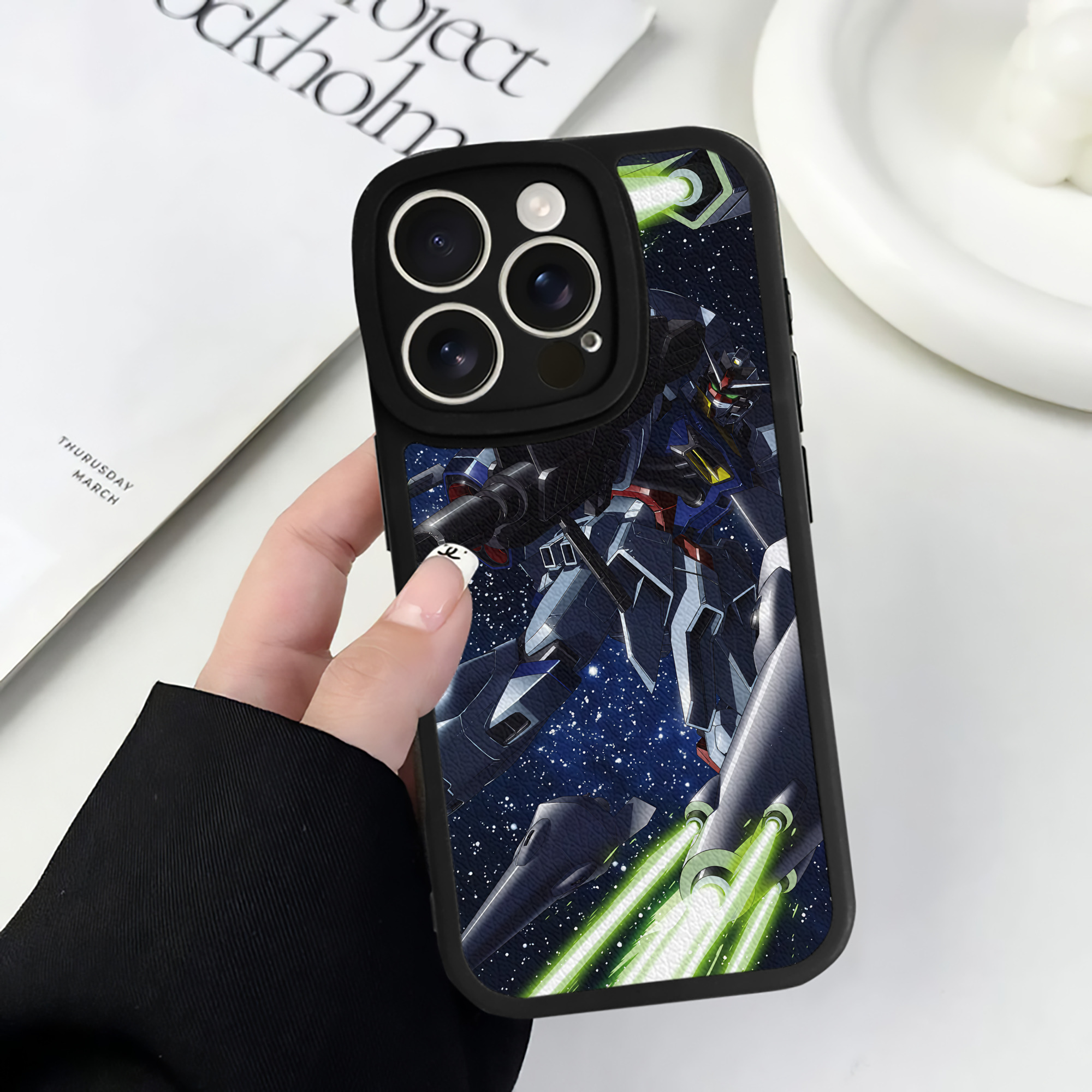 （画像用） 機動戦士ガンダム Mobile Suit Gundam 【iPhone 16シリーズ対応】シリコンスマホケース（レザー調） 材質：シリコン